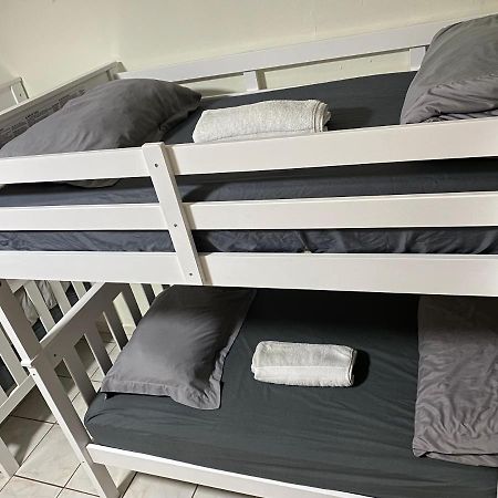 Single Size Top Bunk Bed - Mixed Shared Room Miami Springs Kültér fotó