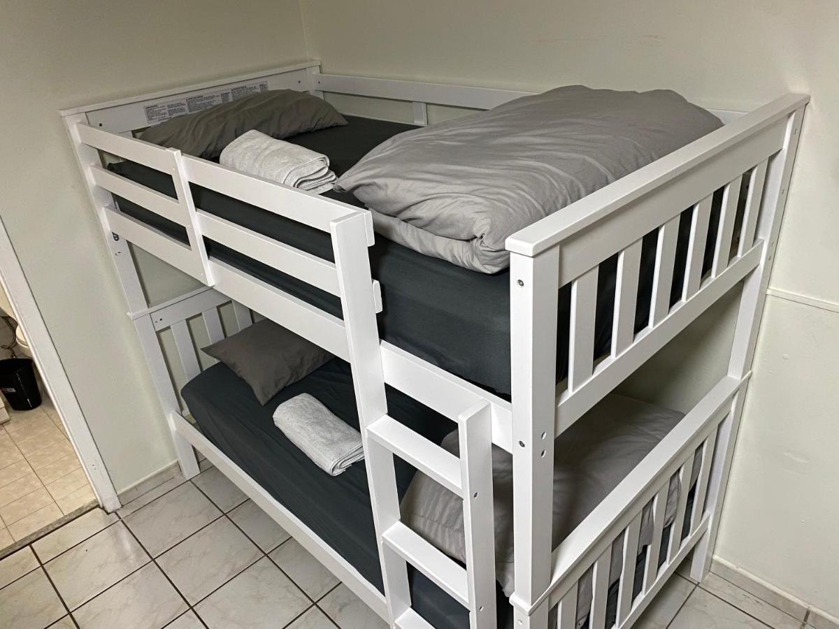 Single Size Top Bunk Bed - Mixed Shared Room Miami Springs Kültér fotó